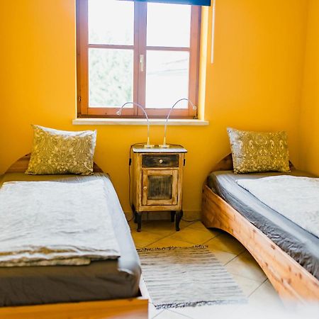 Tauglerei Appartement Enzian In Den Zauberbergen 圣科罗曼 外观 照片